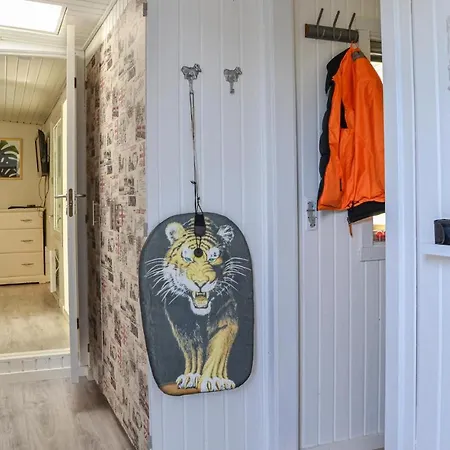 Nice In W/ Wifi And 4 Bedrooms Vakantiehuis