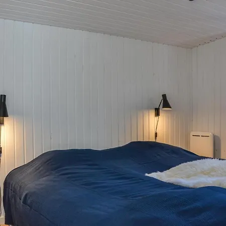 Nice In W/ Wifi And 4 Bedrooms Vakantiehuis