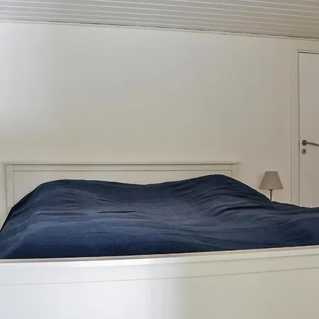 Nice In W/ Wifi And 4 Bedrooms Vakantiehuis *